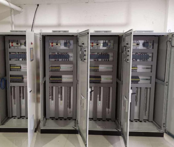 “為PLC控制柜安排合理的接線能夠使柜體更加美觀。”